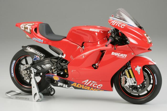 Tamiya 1/12 Ducati Desmosedici Racing Motorcycle Kit